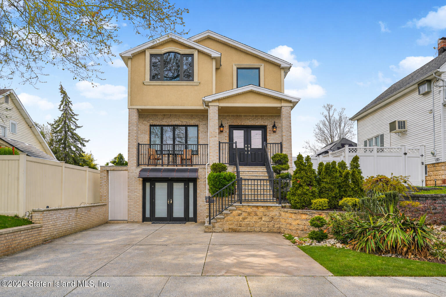 190 Manhattan Street Image 1