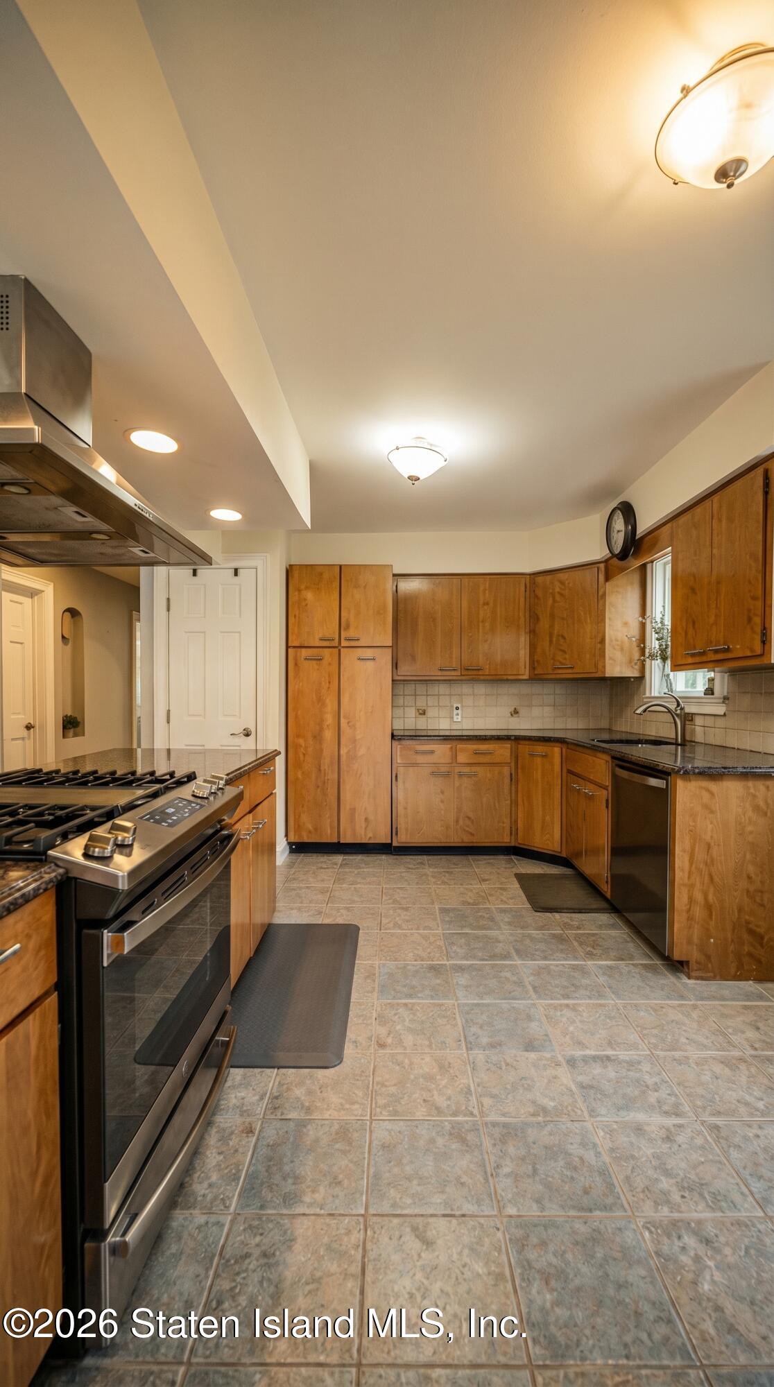 25 Sterling Avenue, Staten Island, NY, 10306 image 24