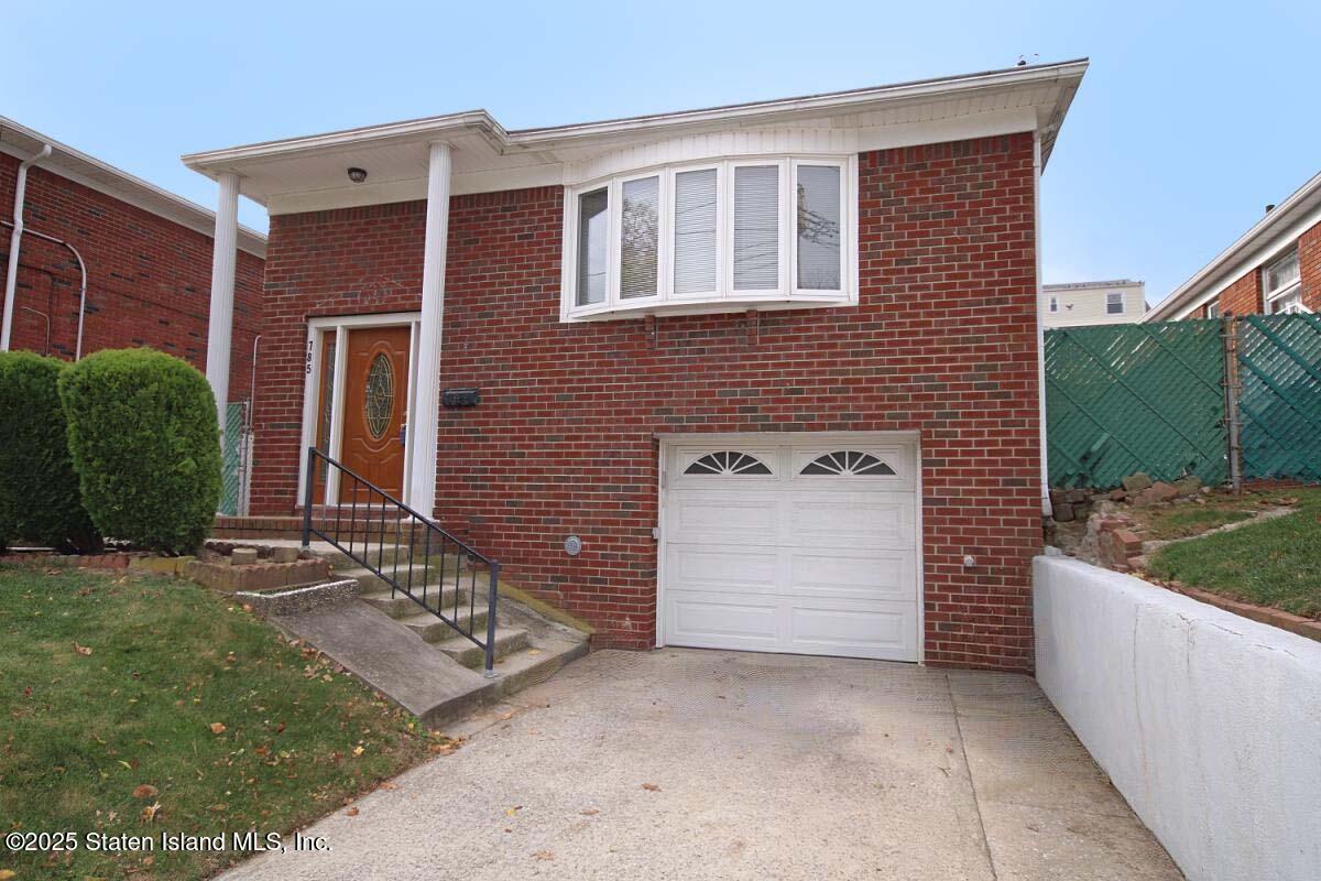 785 Hylan Boulevard Image 1