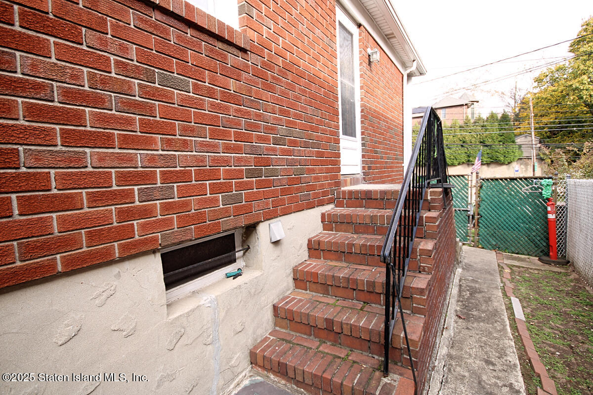 785 Hylan Boulevard Image 2