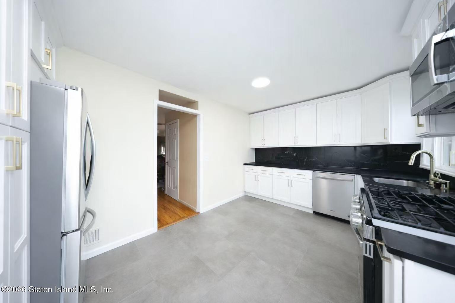 65 Walnut Avenue Image 5
