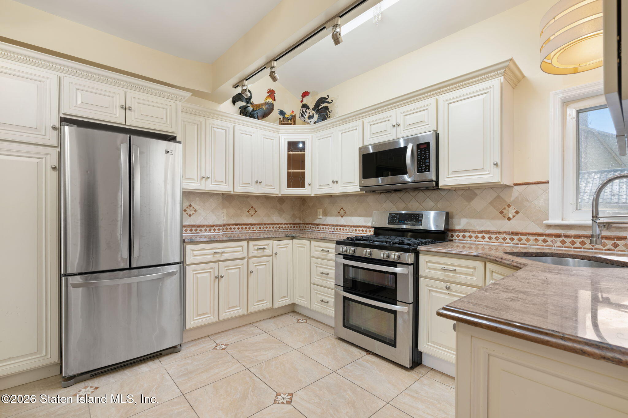 94 Hart Boulevard, Staten Island, NY, 10301 image 18