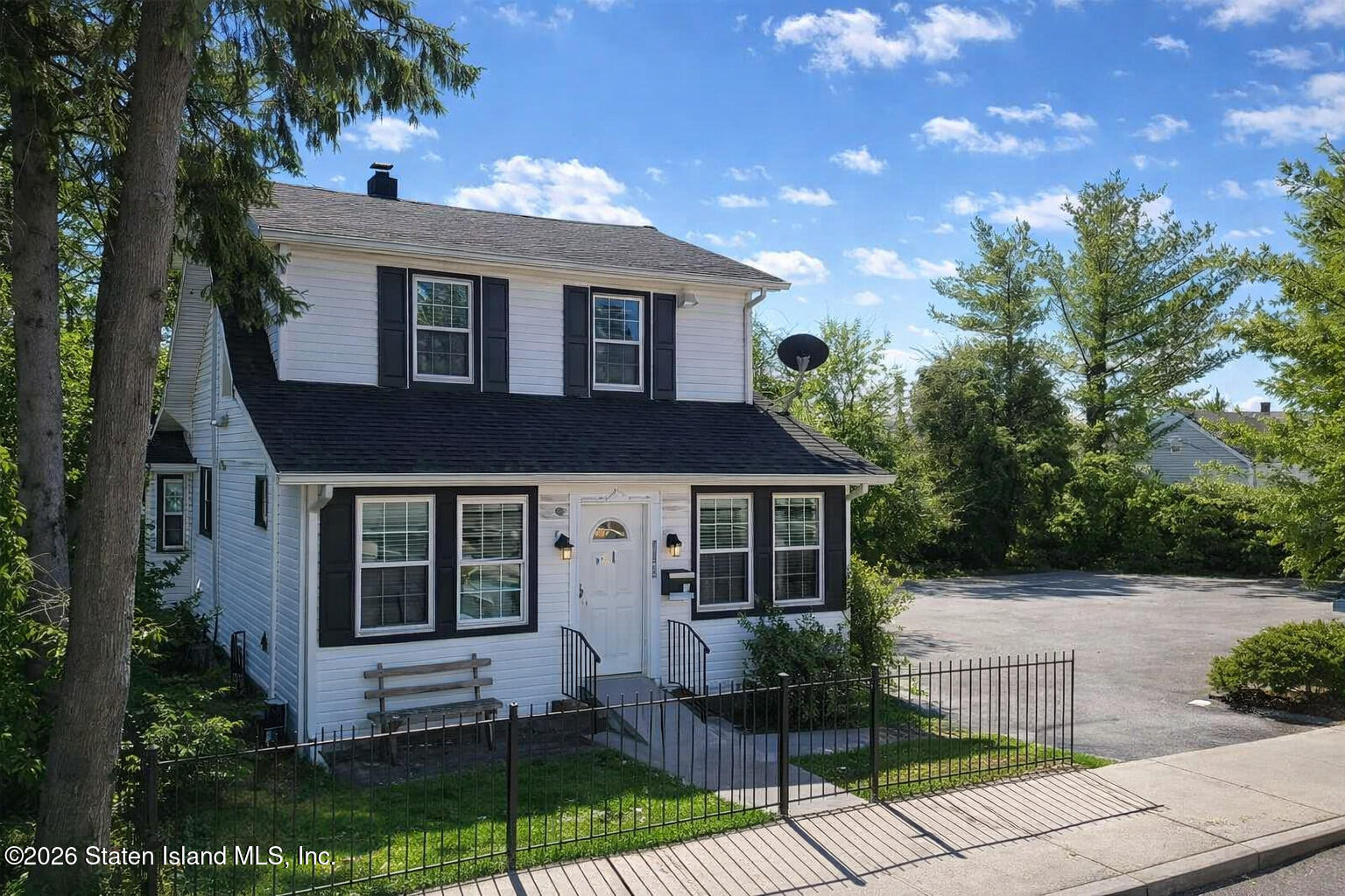 3948 Hylan Boulevard Image 1