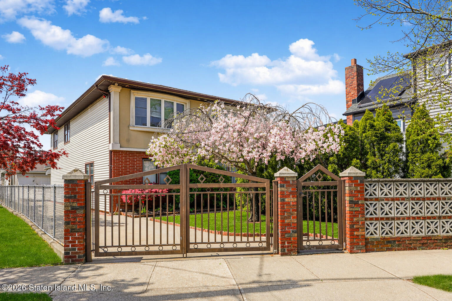 176 Quintard Street Image 2