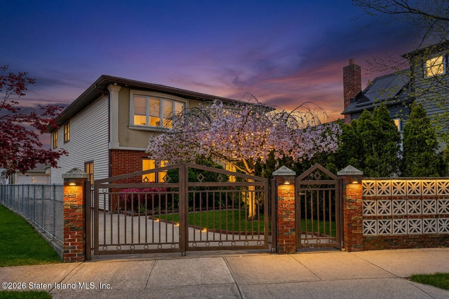 176 Quintard Street Image 1