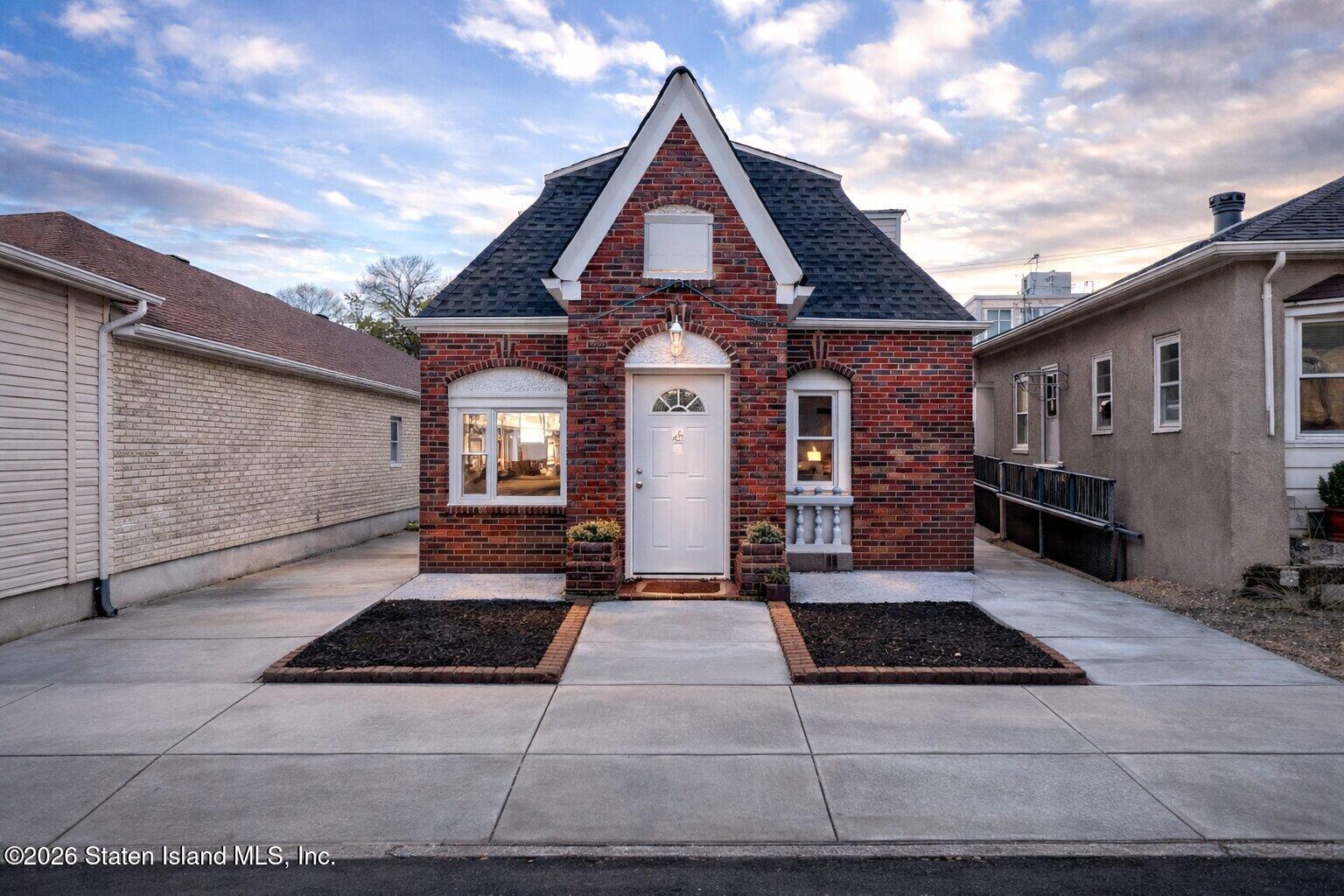 118 Winham Avenue Image 1