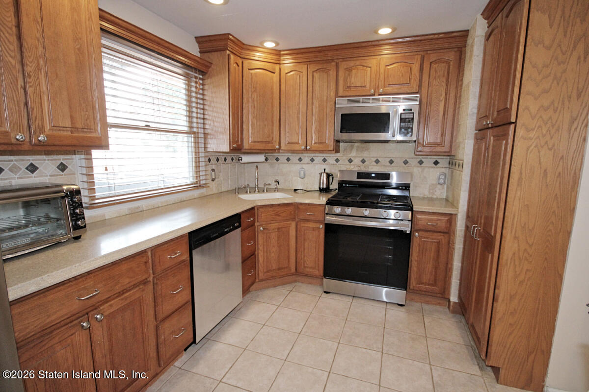 378 Gurley Avenue, Staten Island, NY, 10308 image 17