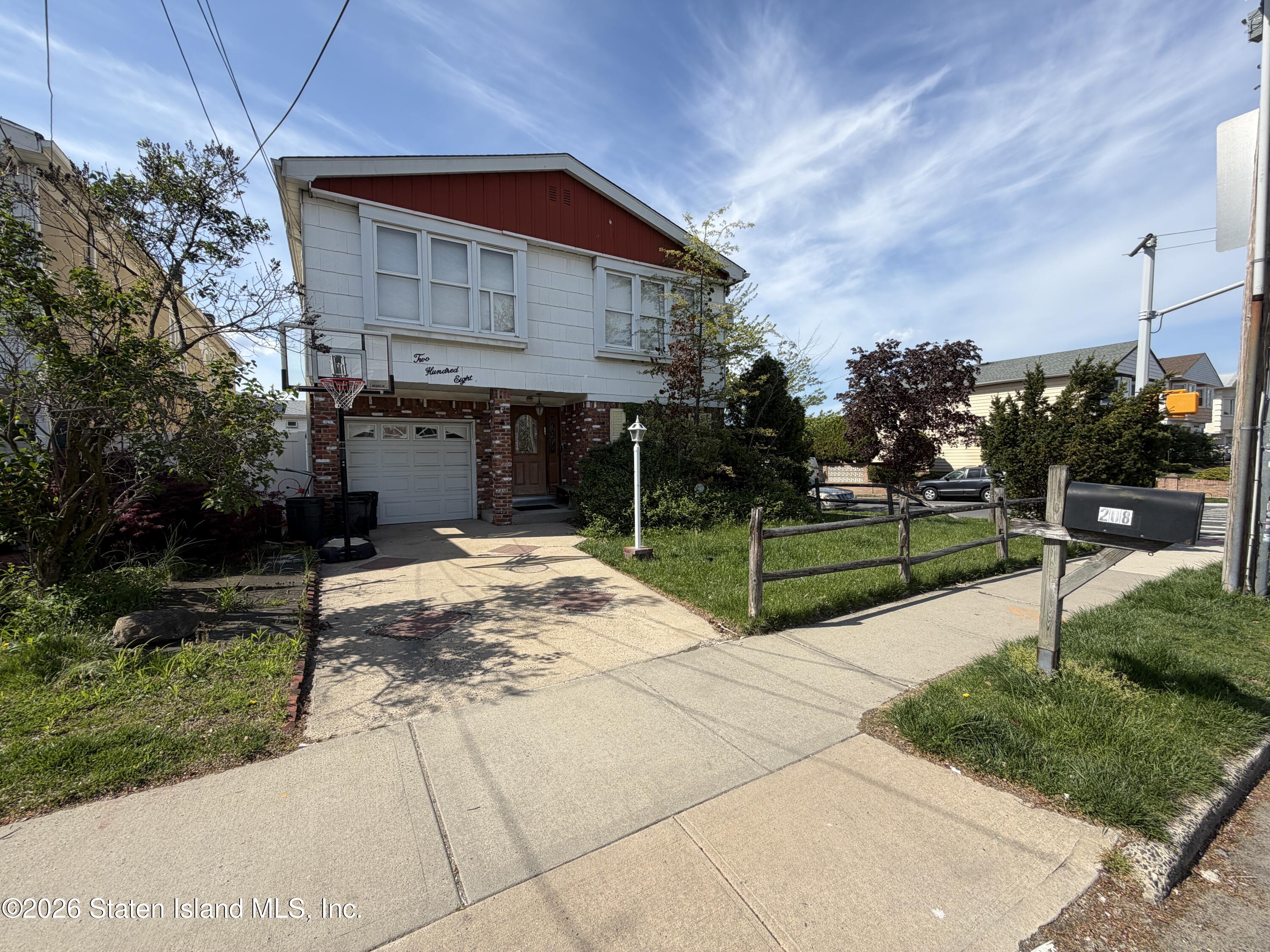 208 Kelly Boulevard Image 2