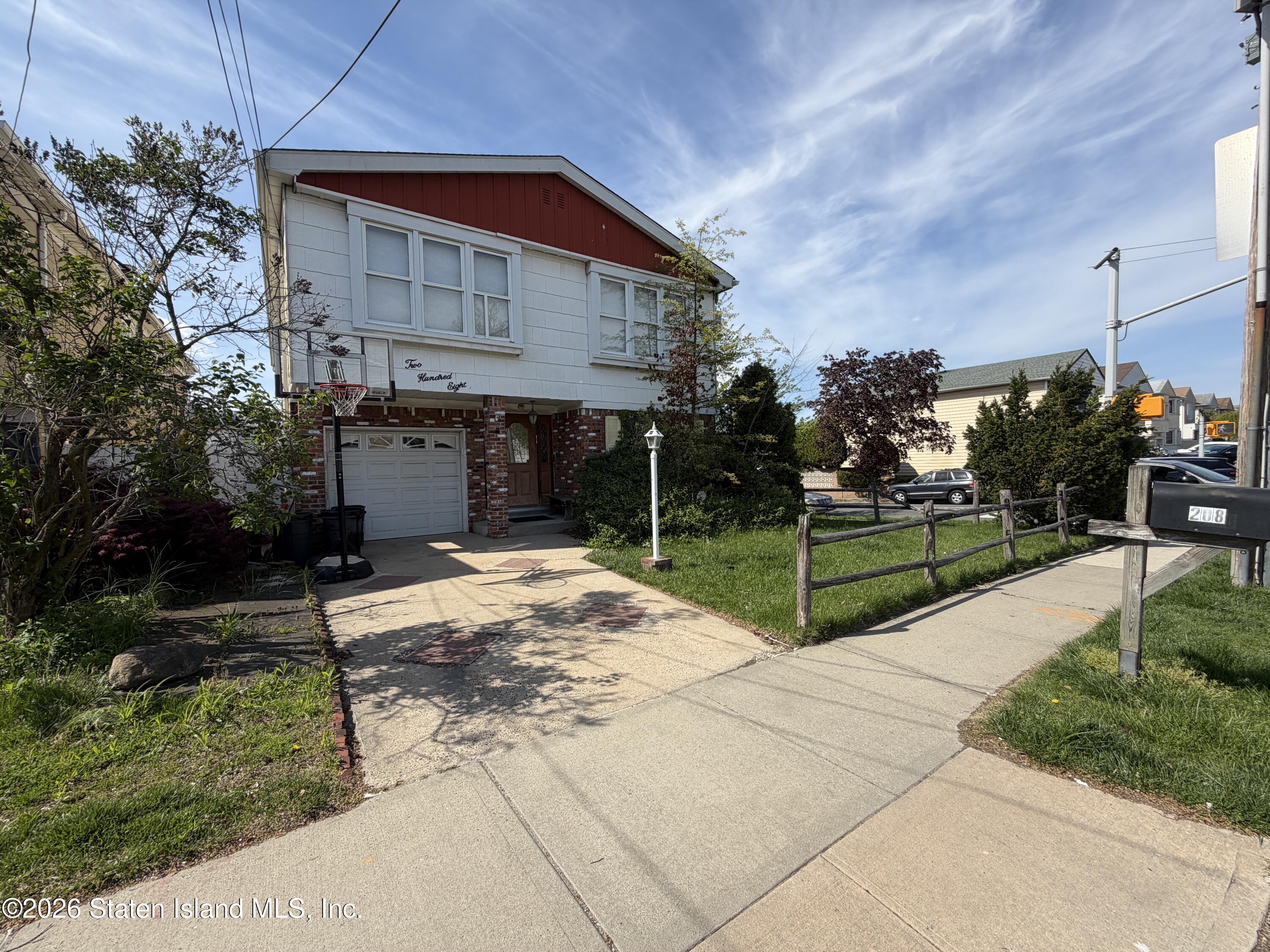 208 Kelly Boulevard Image 3