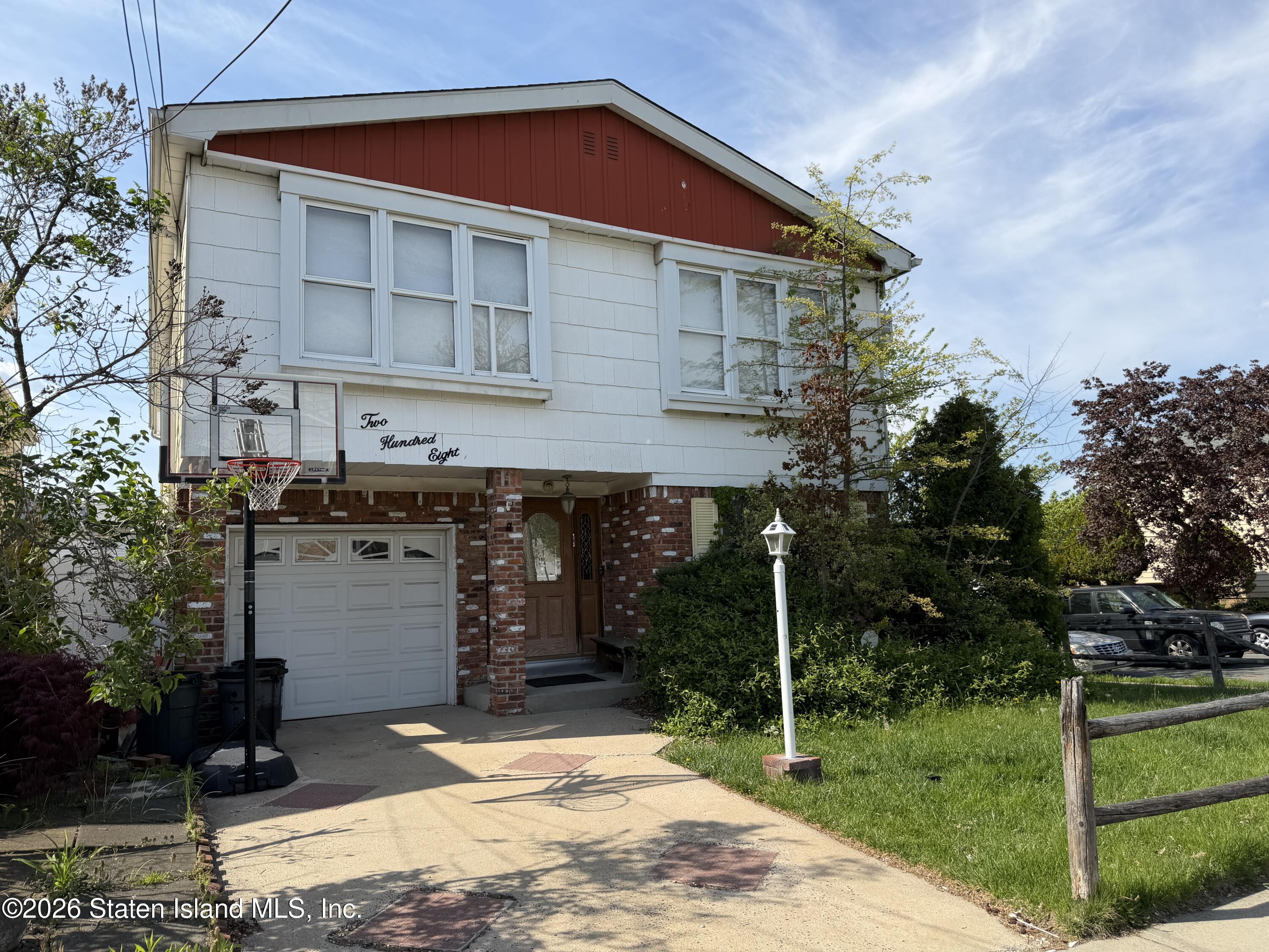 208 Kelly Boulevard Image 1