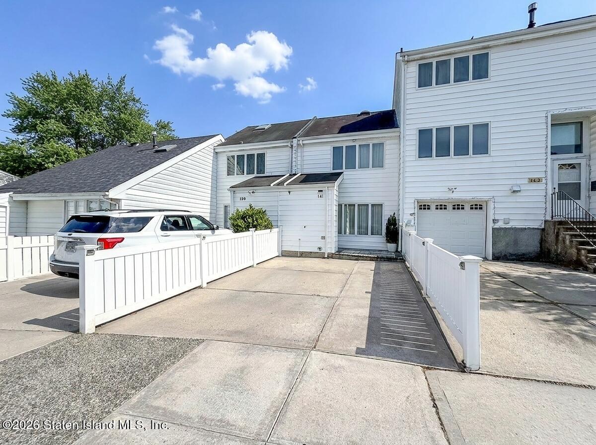 141 Hampton Green Image 1