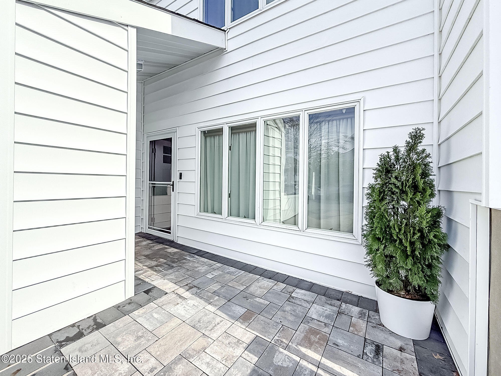 141 Hampton Green Image 2