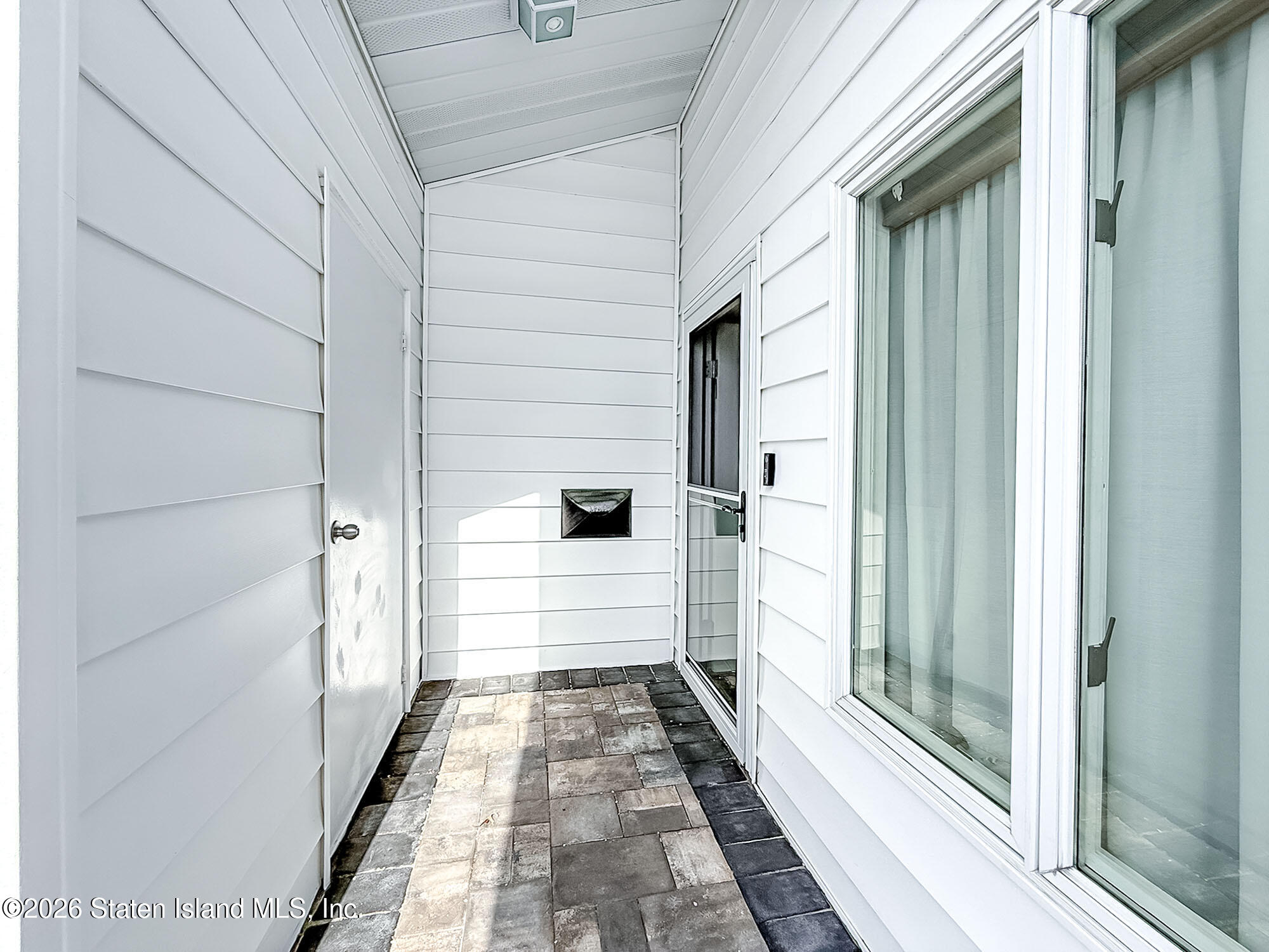 141 Hampton Green Image 3