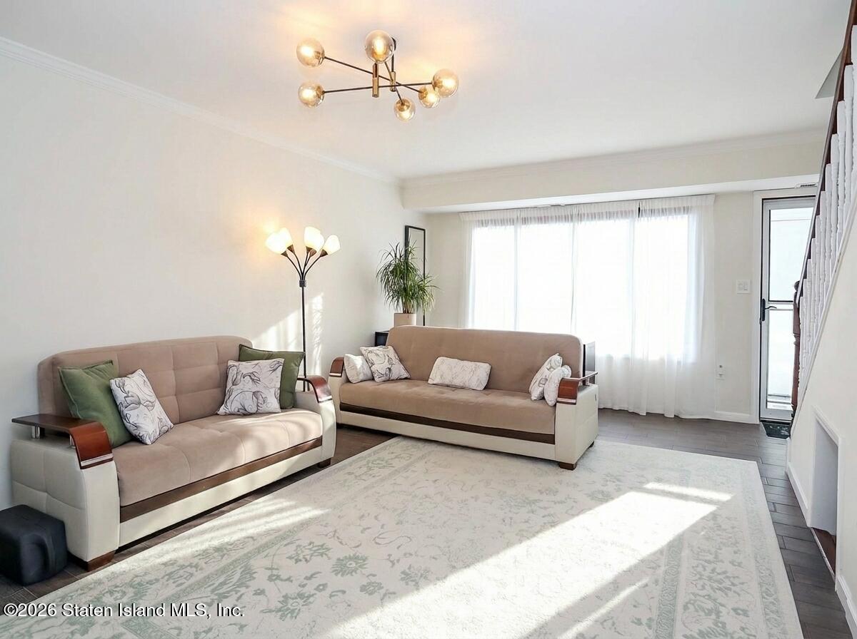 141 Hampton Green Image 5