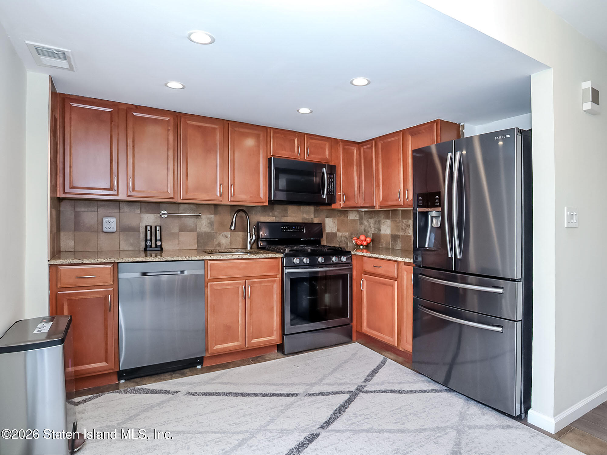 141 Hampton Green, Staten Island, NY, 10312 image 7