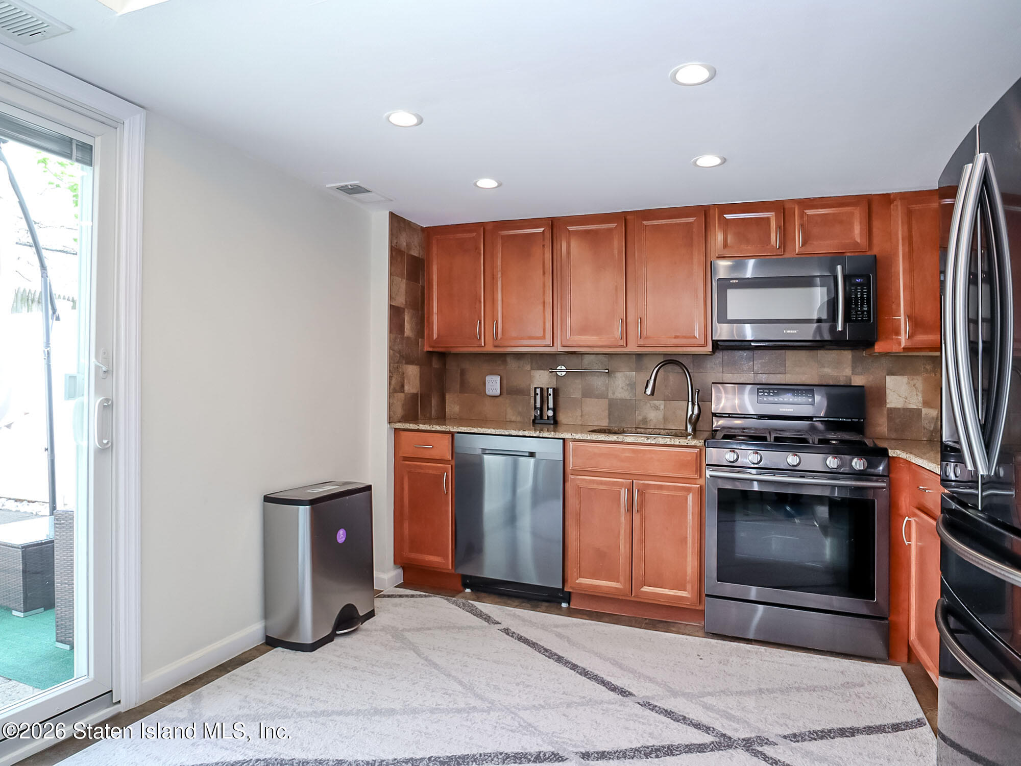 141 Hampton Green, Staten Island, NY, 10312 image 8
