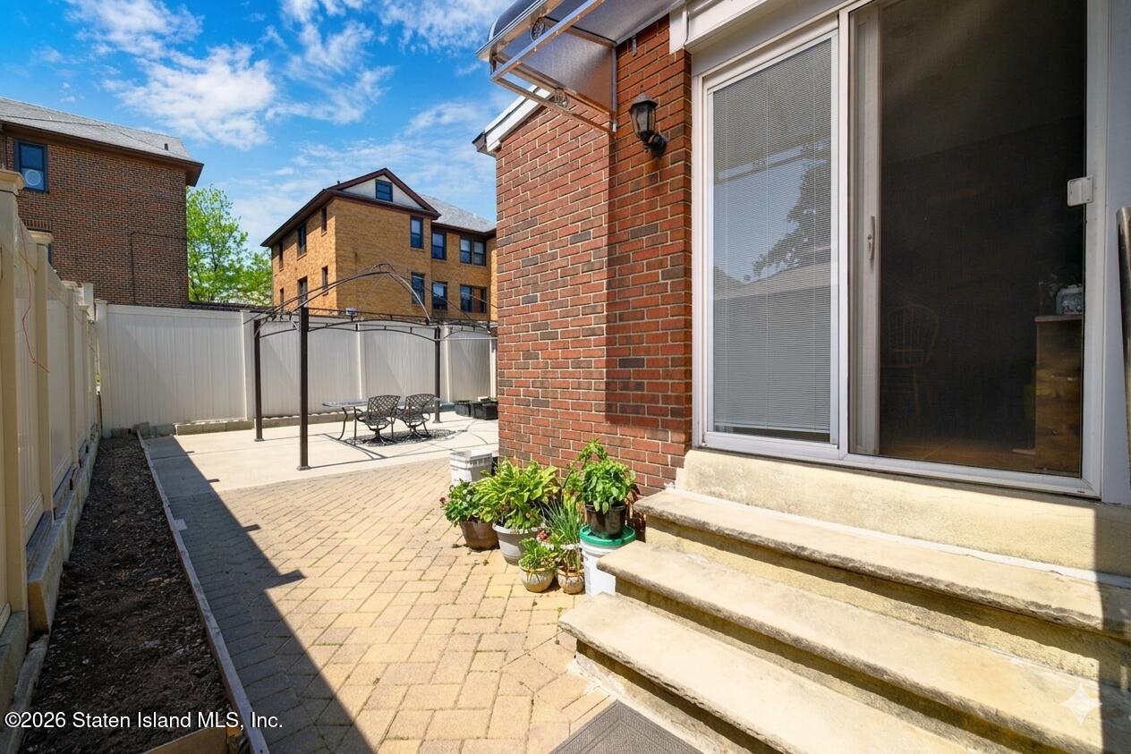 12 Bryson Avenue Image 4