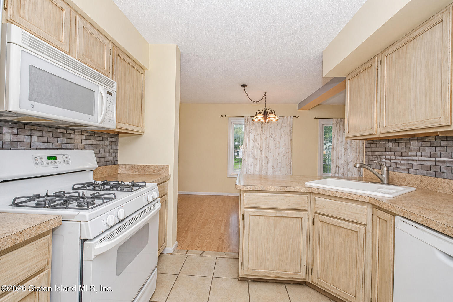 214 Ilyssa Way, Staten Island, NY, 10312 image 6