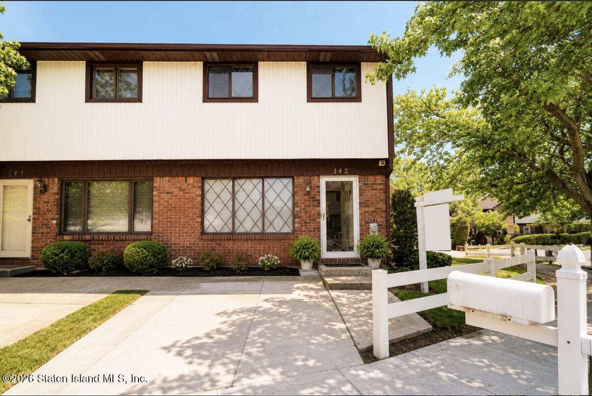 145 Rolling Hill Green Image 1