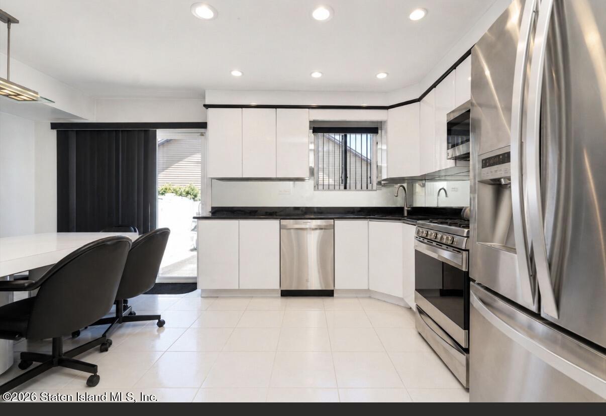 145 Rolling Hill Green, Staten Island, NY, 10312 image 19