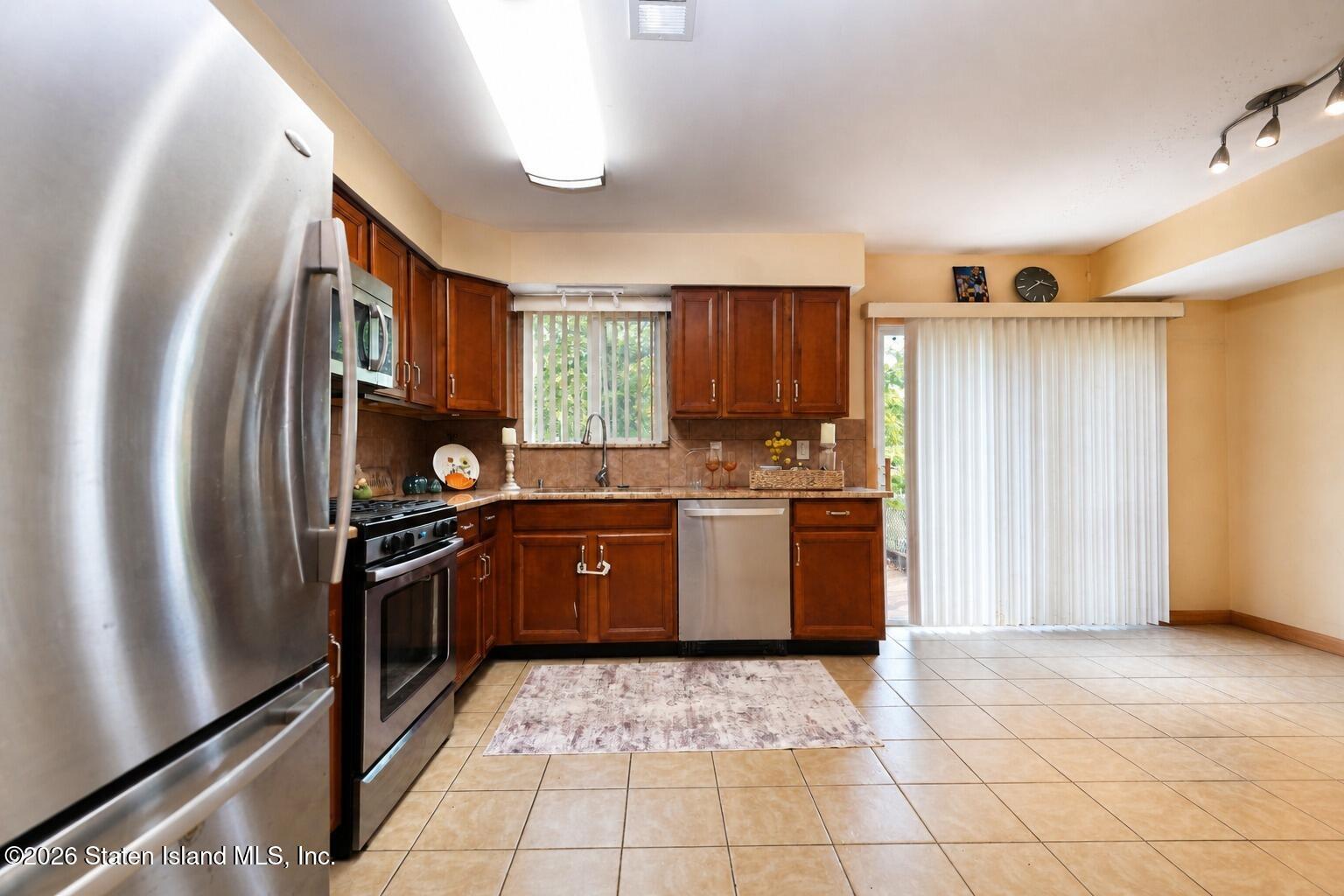 171 Rolling Hill Green, Staten Island, NY, 10312 image 7