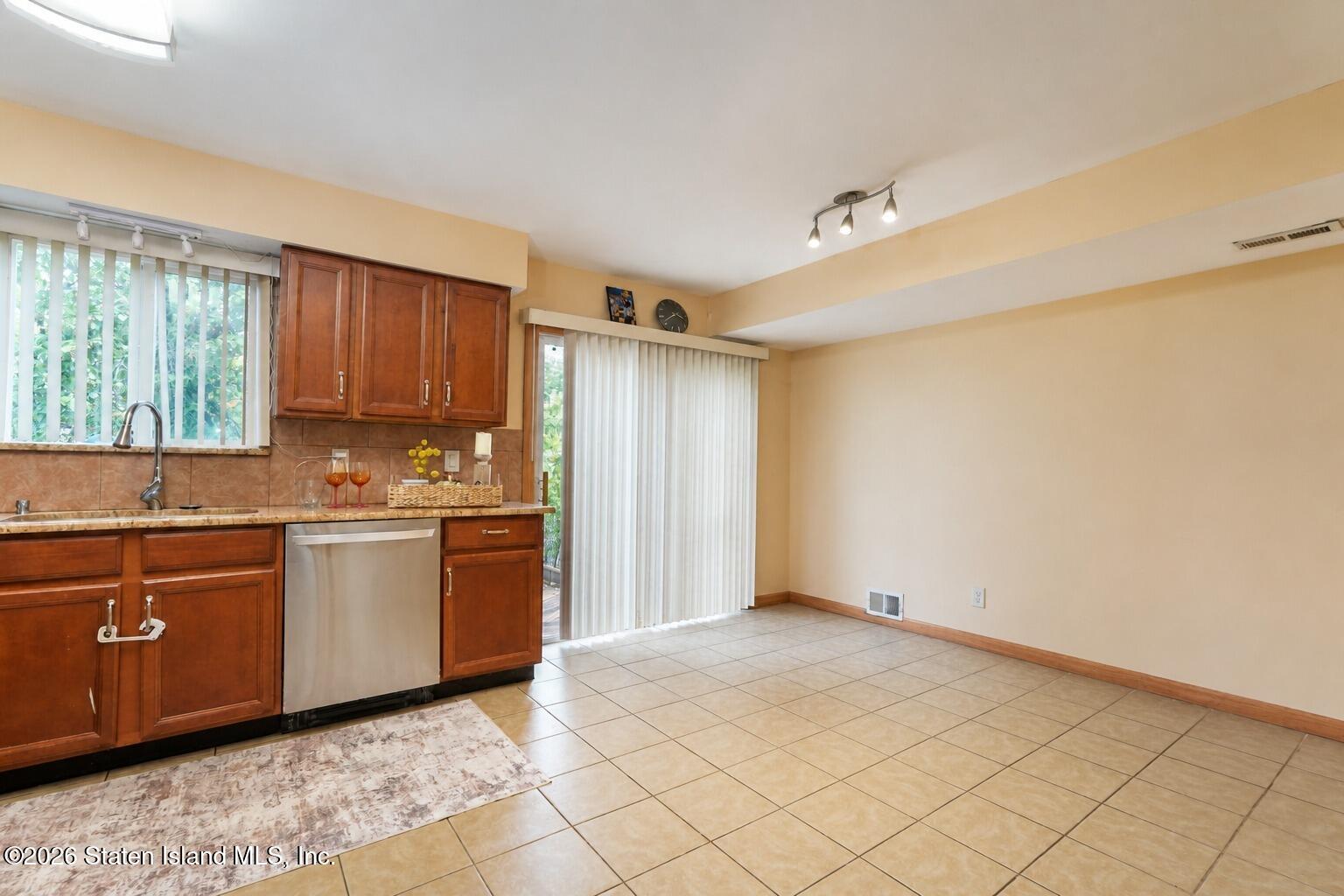 171 Rolling Hill Green, Staten Island, NY, 10312 image 8