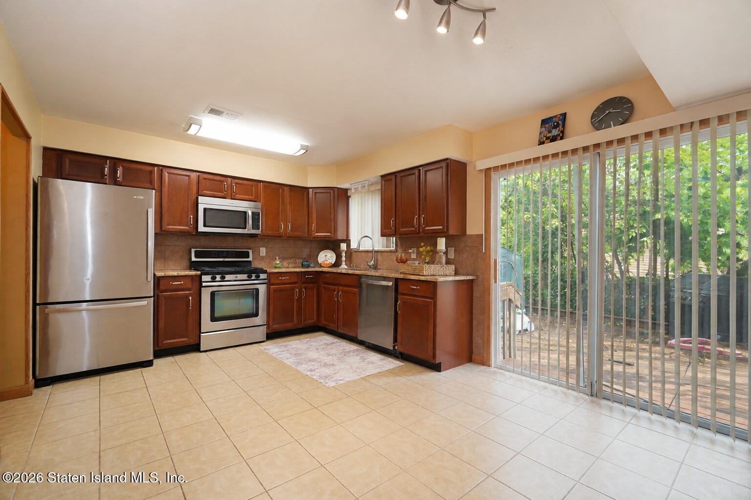 171 Rolling Hill Green, Staten Island, NY, 10312 image 9