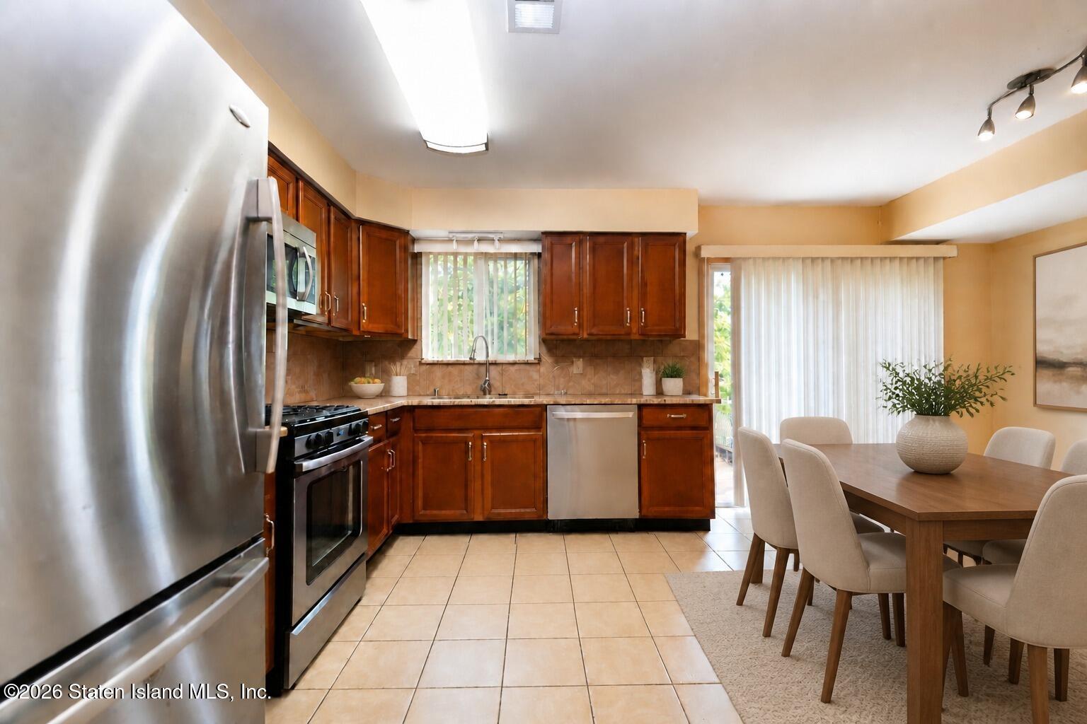 171 Rolling Hill Green, Staten Island, NY, 10312 image 28
