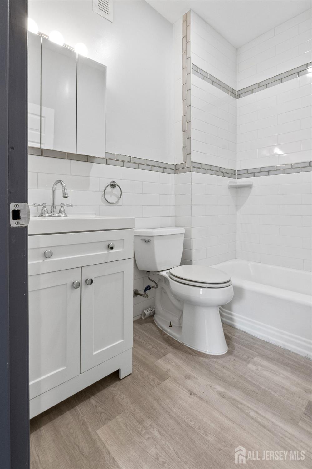 211 N 13th Street, Newark, NJ, 07107 image 9