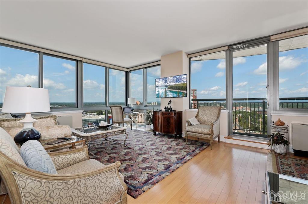 1 Spring Street 2105 Image 1