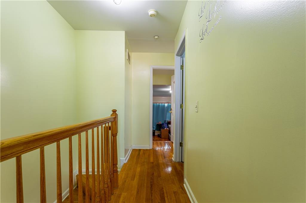 69 Alex Circle, Staten  Island, New York, 10305 image 24