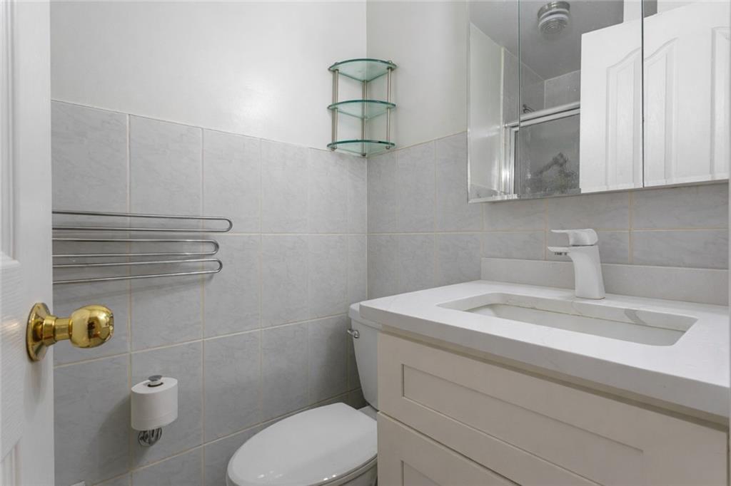 69 Alex Circle, Staten  Island, New York, 10305 image 29