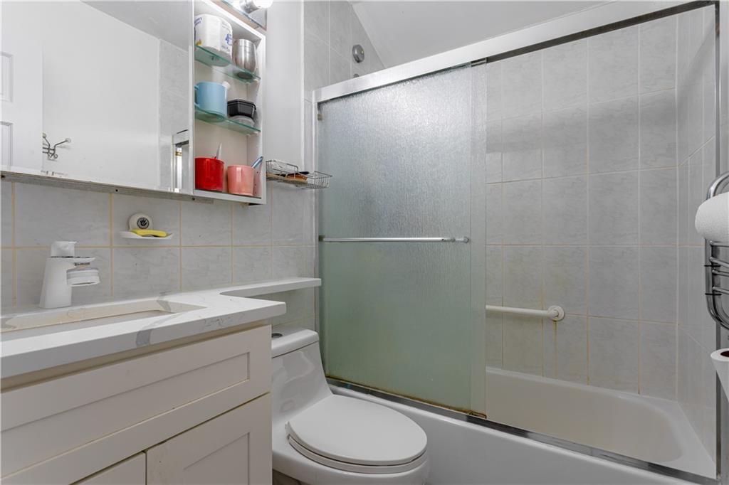 69 Alex Circle, Staten  Island, New York, 10305 image 38