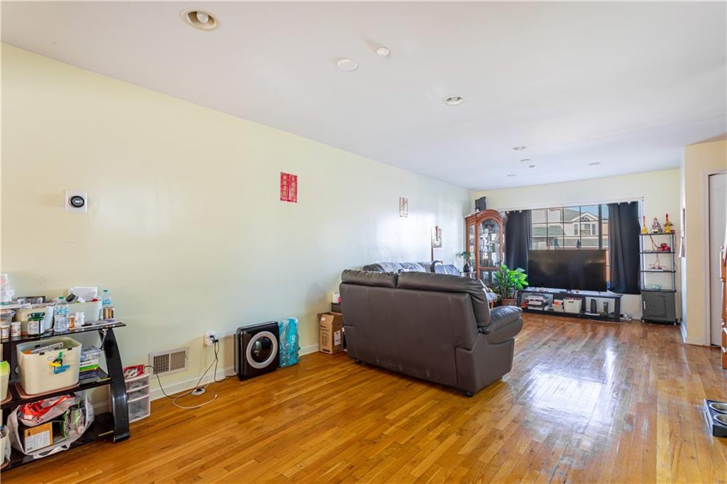 69 Alex Circle, Staten  Island, New York, 10305 image 6
