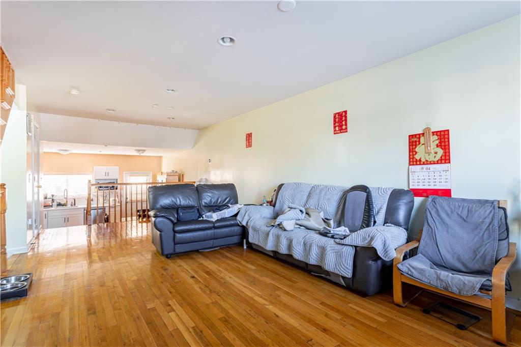 69 Alex Circle, Staten  Island, New York, 10305 image 8