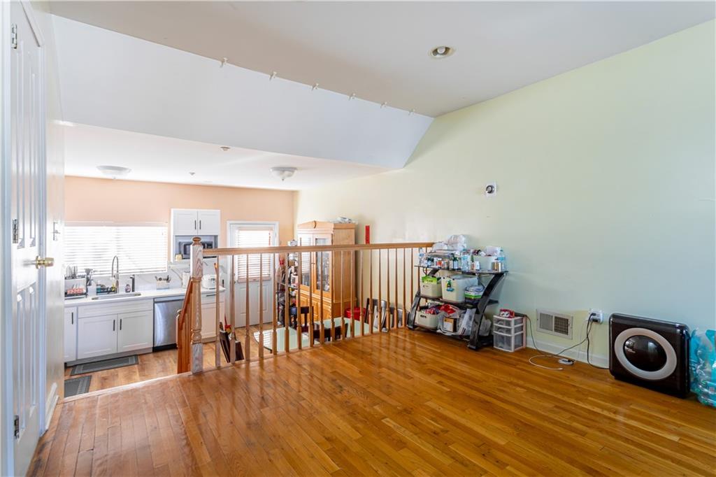 69 Alex Circle, Staten  Island, New York, 10305 image 10