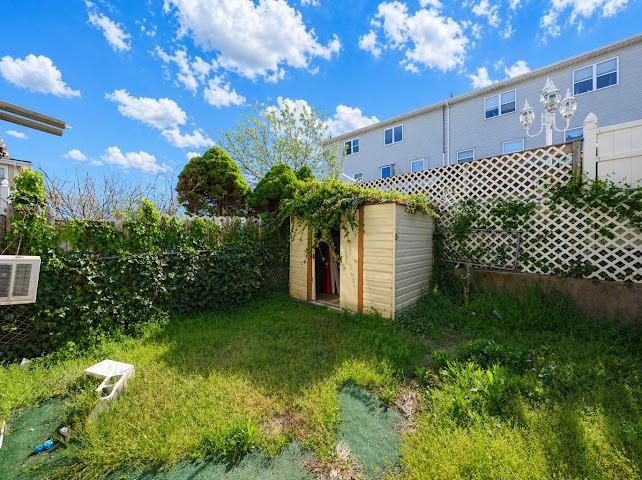 200 Sand Lane, Staten  Island, New York, 10305 image 21