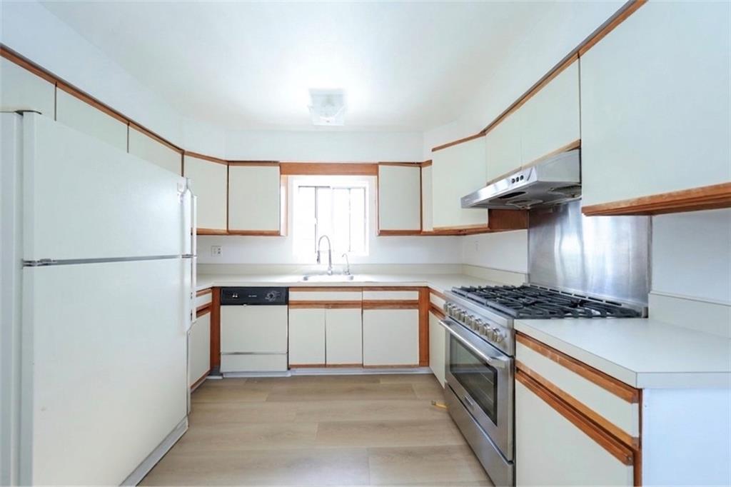 200 Sand Lane, Staten  Island, New York, 10305 image 10