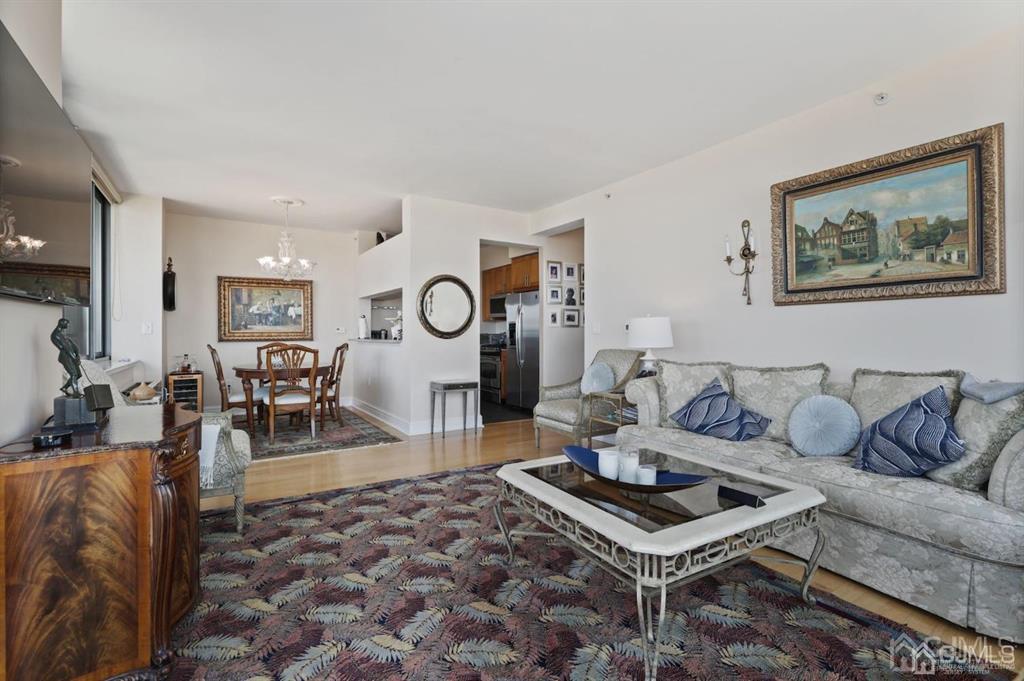 1 Spring Street 2105 Image 2