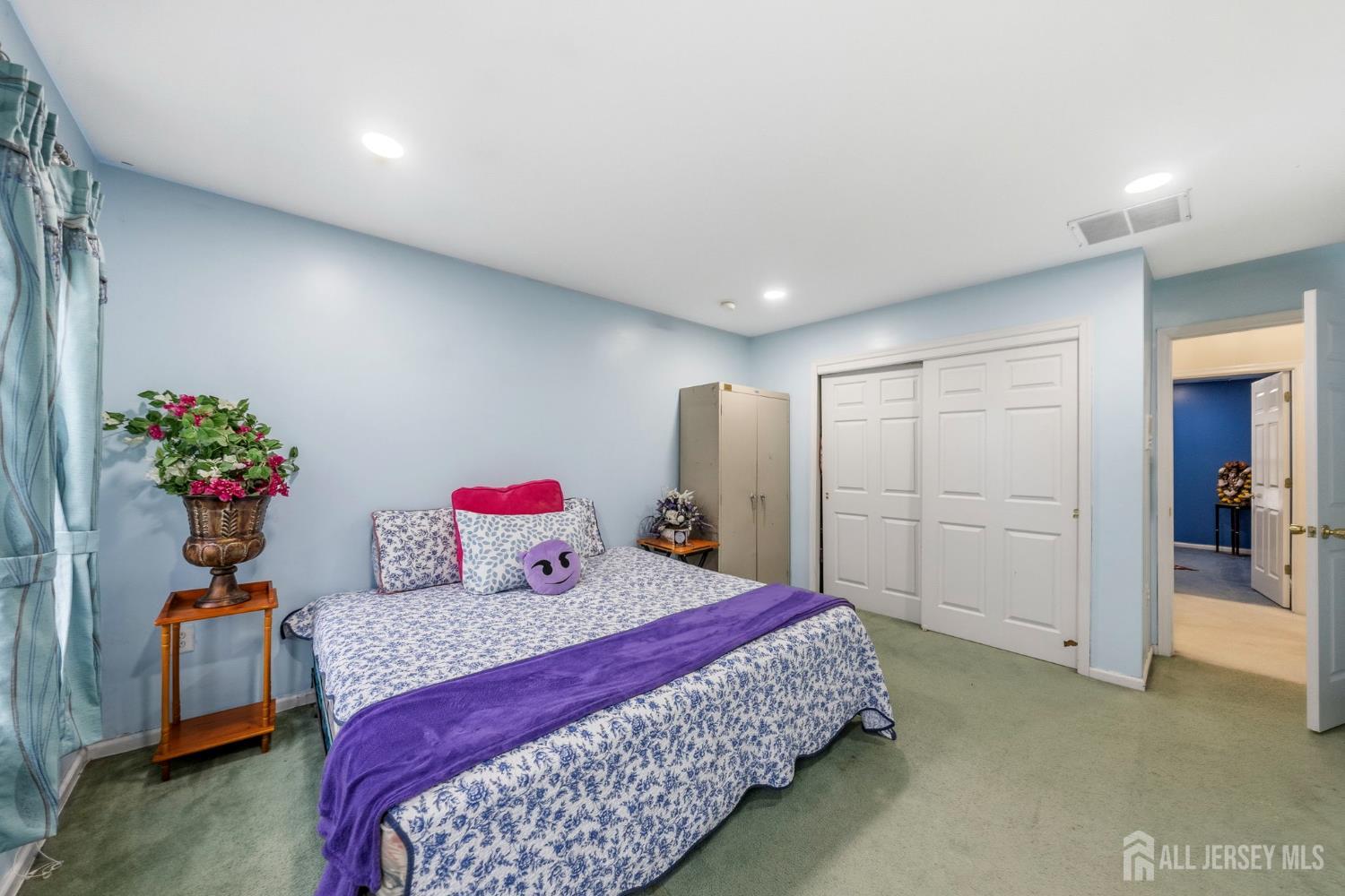 10 Julie Court, Franklin, NJ, 08873 image 35