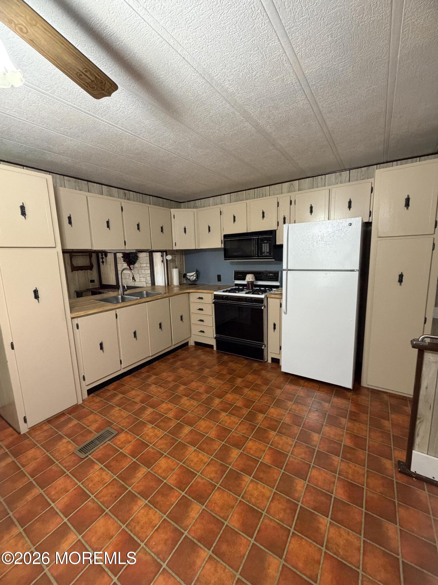 1015 Anvil Way Image 4