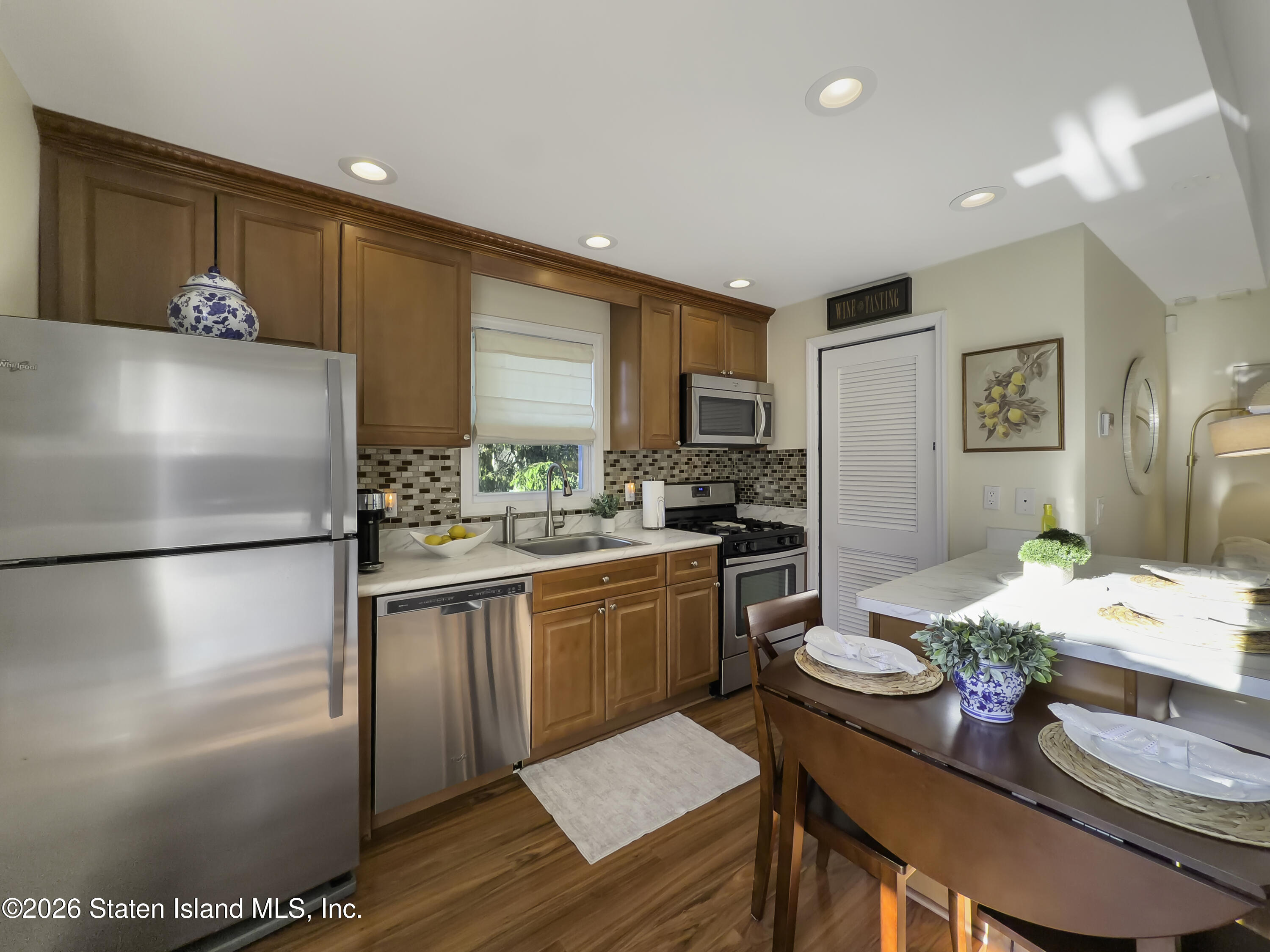24 Duer Lane, Staten Island, NY, 10301 image 16