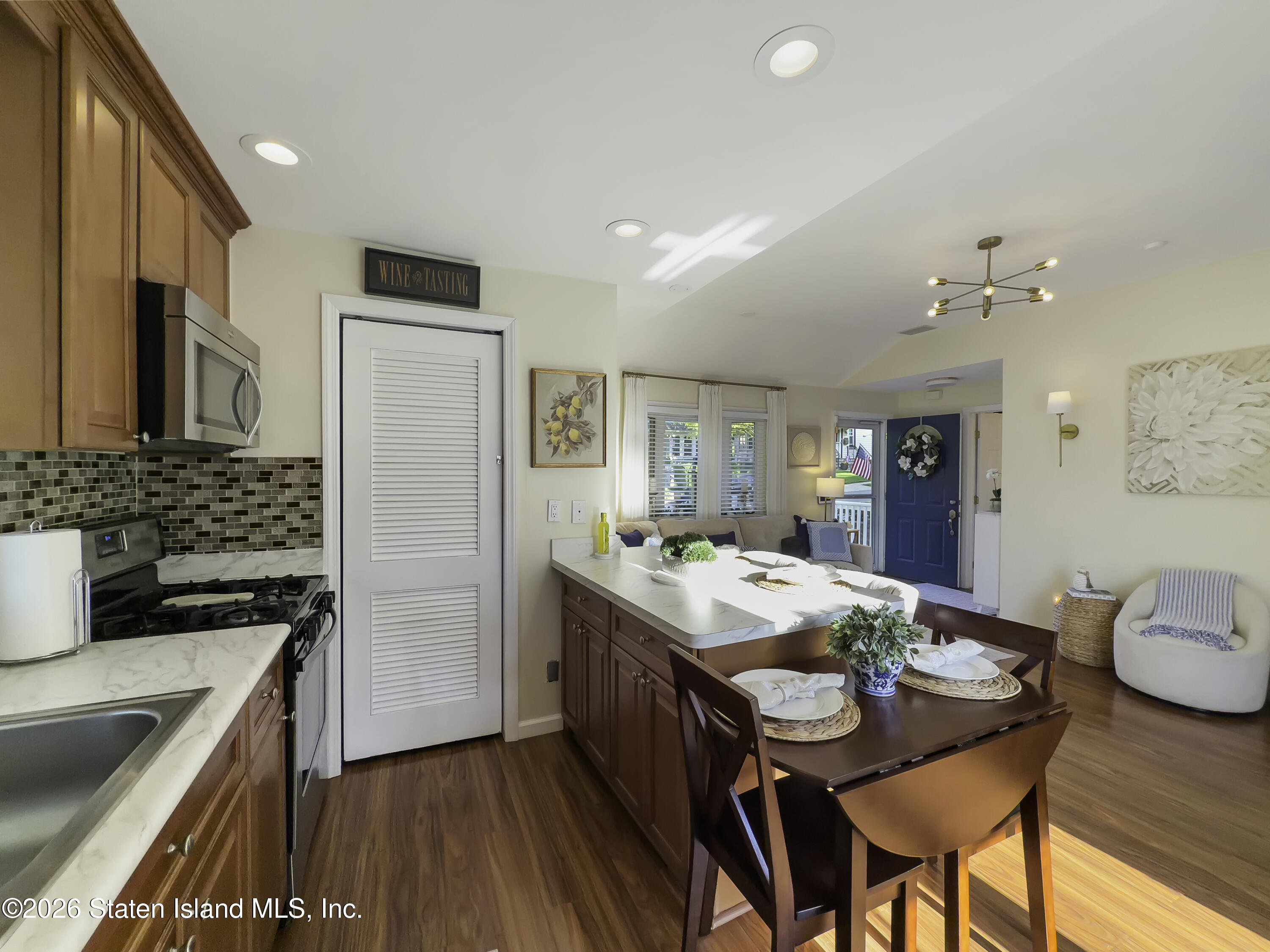24 Duer Lane, Staten Island, NY, 10301 image 19