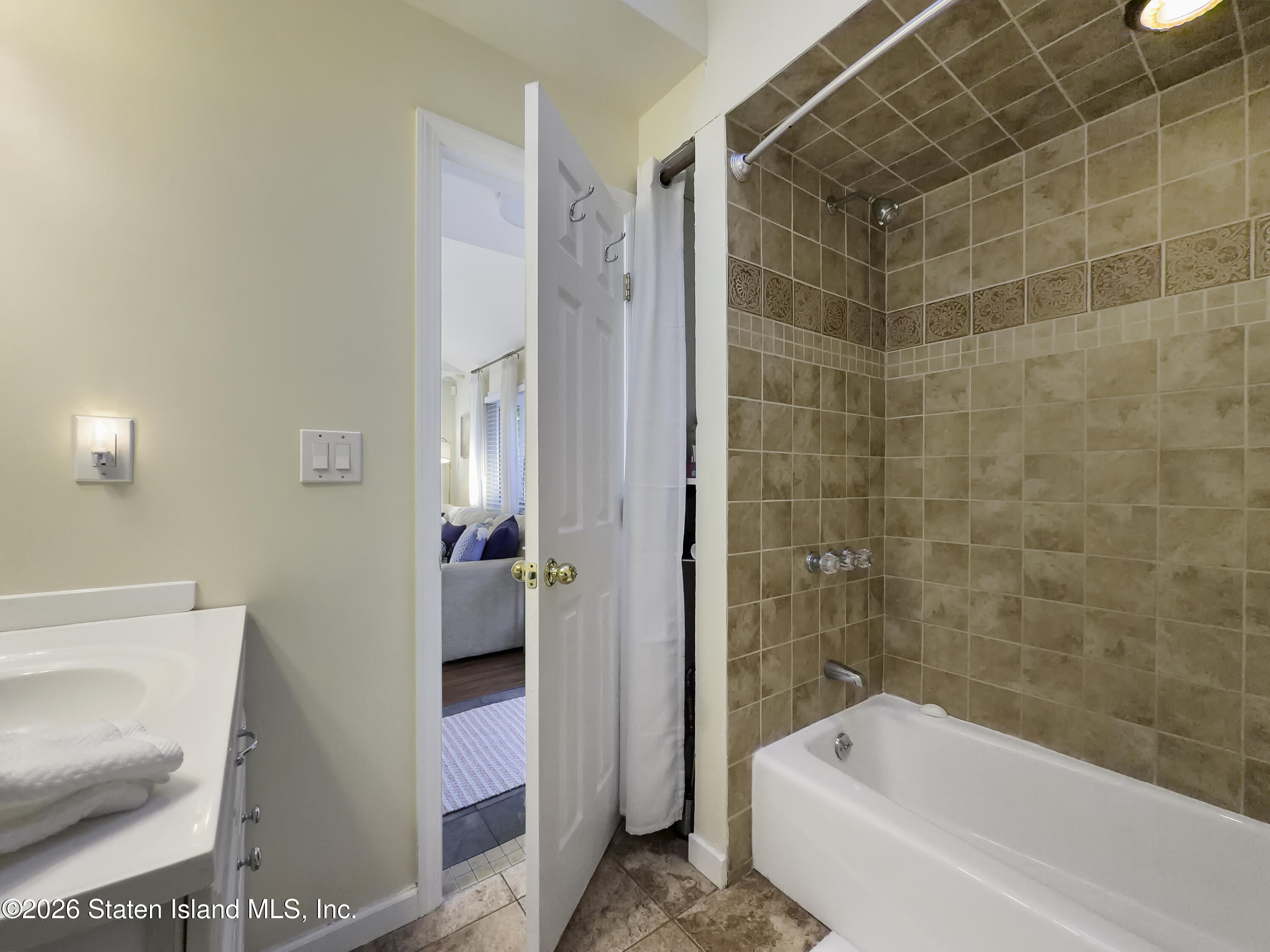 24 Duer Lane, Staten Island, NY, 10301 image 21