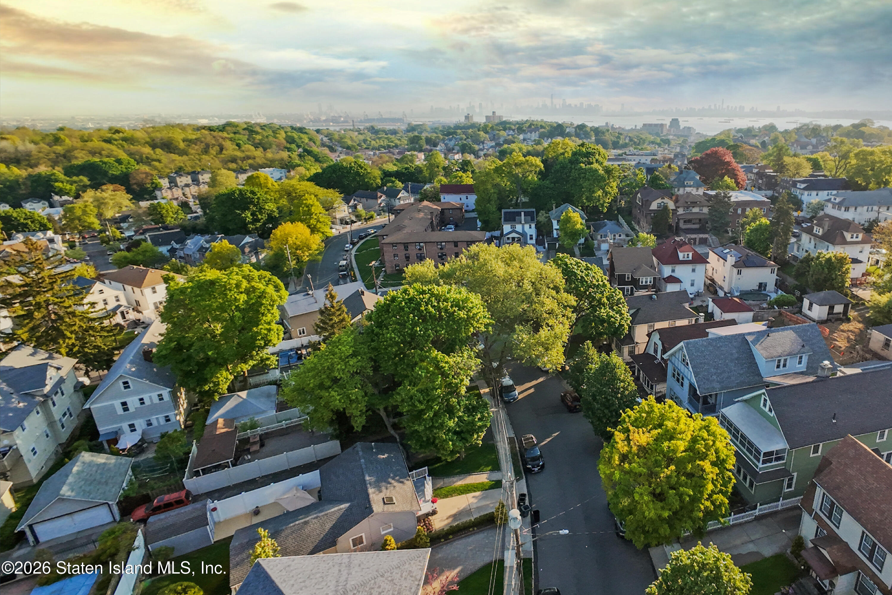 24 Duer Lane, Staten Island, NY, 10301 image 41