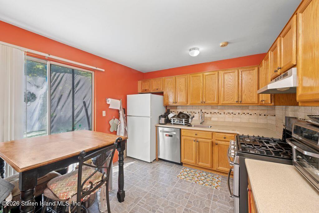 84 Long Pond Lane, Staten Island, NY, 10304 image 9