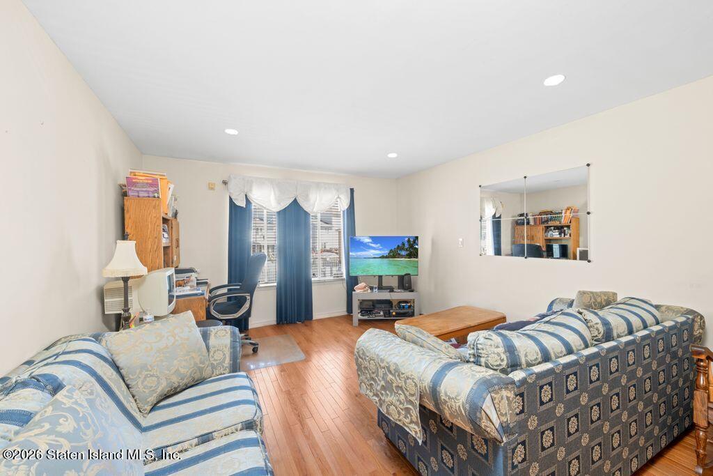 84 Long Pond Lane, Staten Island, NY, 10304 image 13