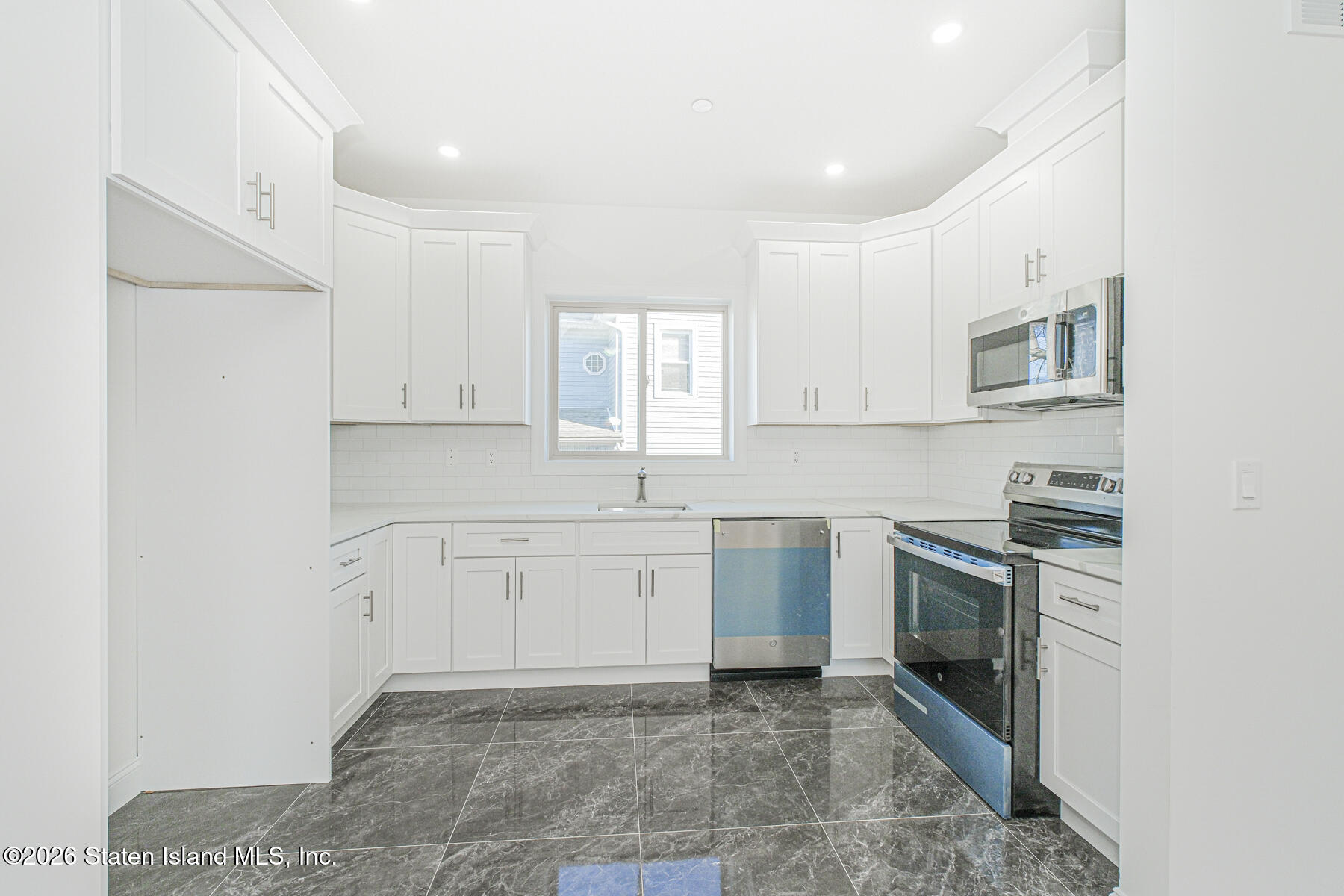 16 Church Avenue, Staten Island, NY, 10314 image 28