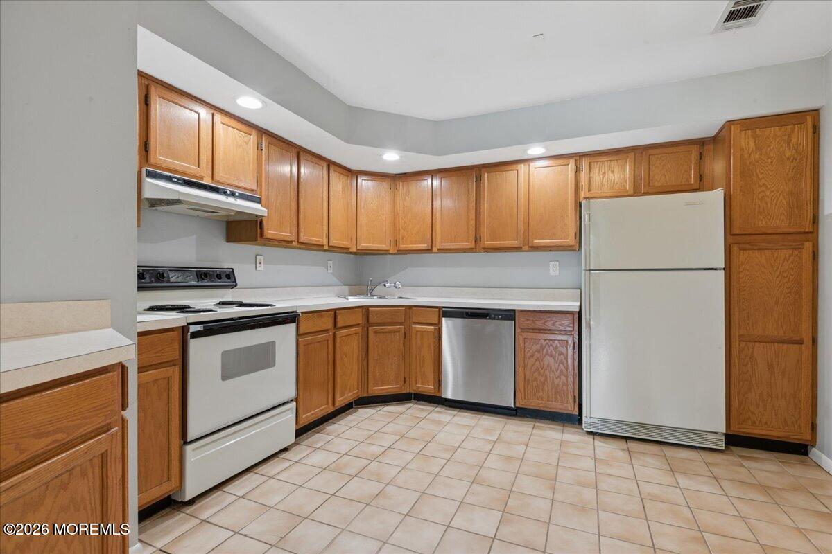 C10 Avon Drive, East Windsor, NJ, 08520 image 7