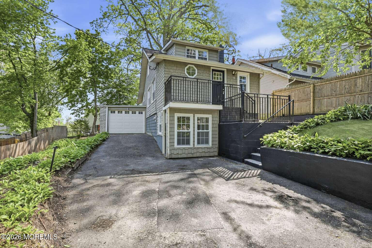8 Summit Road Image 1
